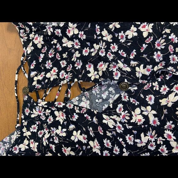 American eagle cold shoulder romper - Picture 3 of 8